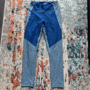 Outdoor voices blue color block 7/8 leggings